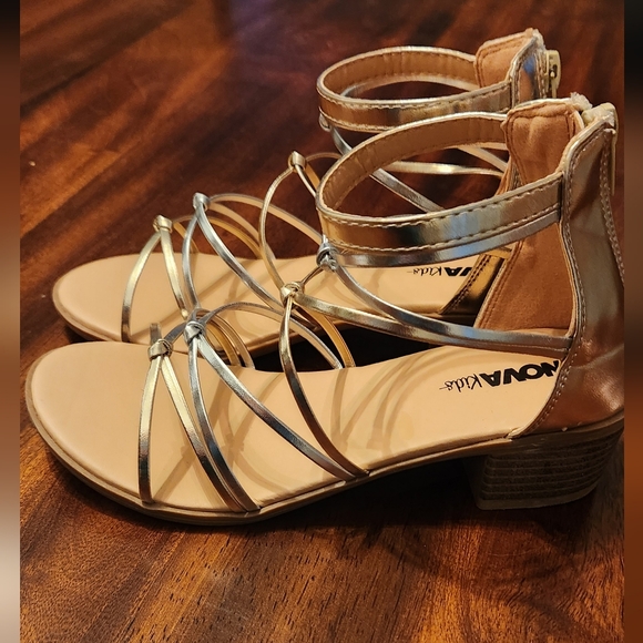 NWOT NovaKids Rose Gold Strappy Sandal gladiators - Picture 5 of 7
